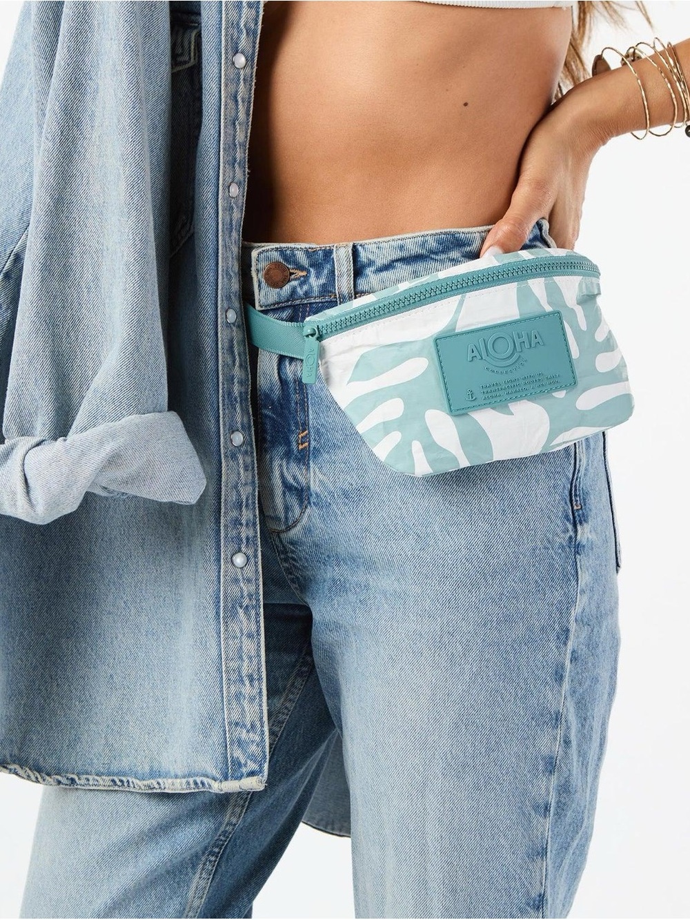 ALOHAS Teal & White Leaf-Pattern Mini Fanny Bag